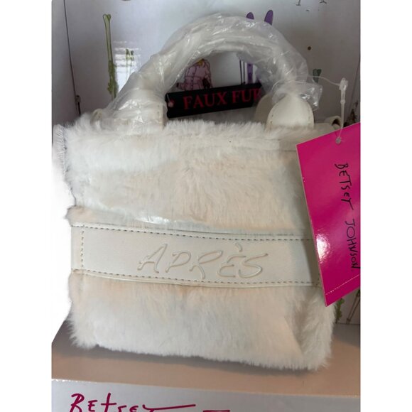 New in box Betsey Johnson 4-Piece Winter Set With Crossbody Bag Adjustable Strap main image 9